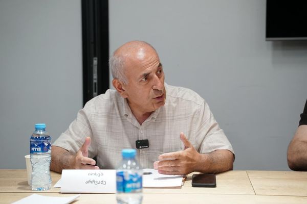 Еще одной темой встречи стало расширение торговых связей Грузии с международными партнерами.На фото: Иосиф Арчвадзе – эксперт по экономическим вопросам, профессор Института демографии и социологии. - Sputnik Грузия