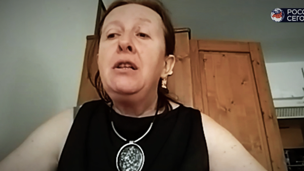 Западники стараются внедрить русофобию, но у них это не получится - телеведущая - Sputnik Грузия