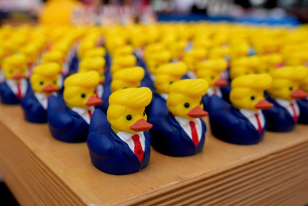 Товары на продажу перед съездом Республиканской партии, США. - Sputnik Грузия