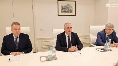 Новый глава Службы доходов Министерства финансов Мамука Бараташвили и глава Следственной службы Министерства финансов Мераб Гамкрелидзе