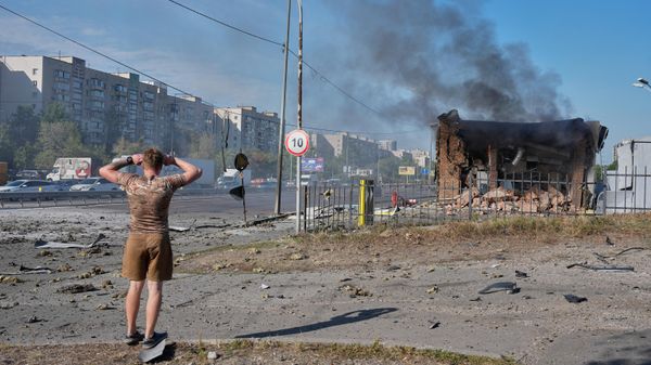 Последствия удара беспилотника по автозаправочной станции в Киеве, 11 сентября 2026 года. - Sputnik Грузия