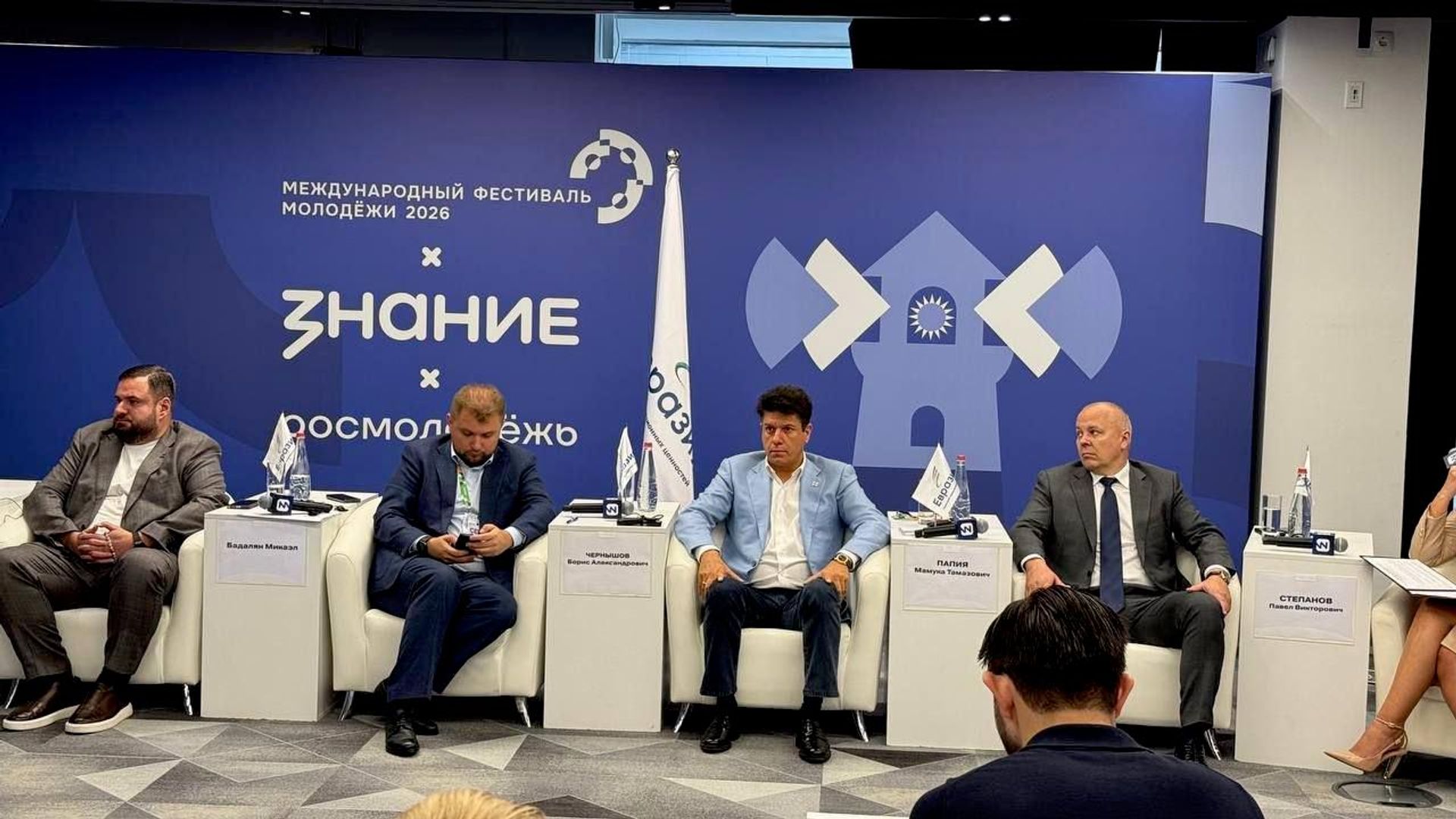 Руководитель грузинской делегации на МФМ-2026, политический секретарь партии Солидарность во имя мира Мамука Пипия на панели Евразия Руководитель грузинской делегации на МФМ-2026, политический секретарь партии Солидарность во имя мира Мамука Пипия на панели Евразия - Sputnik Грузия, 1920, 18.09.2026