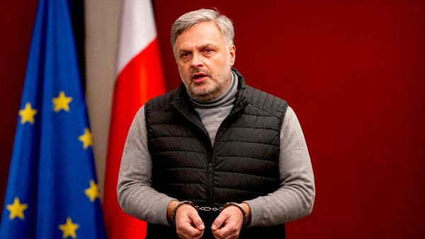 პოლიტიკური სკანდალი: რატომ დააკავეს საქართველოს ყოფილი თავდაცვის მინისტრი? პოლიტიკური სკანდალი: რატომ დააკავეს საქართველოს ყოფილი თავდაცვის მინისტრი? - Sputnik საქართველო