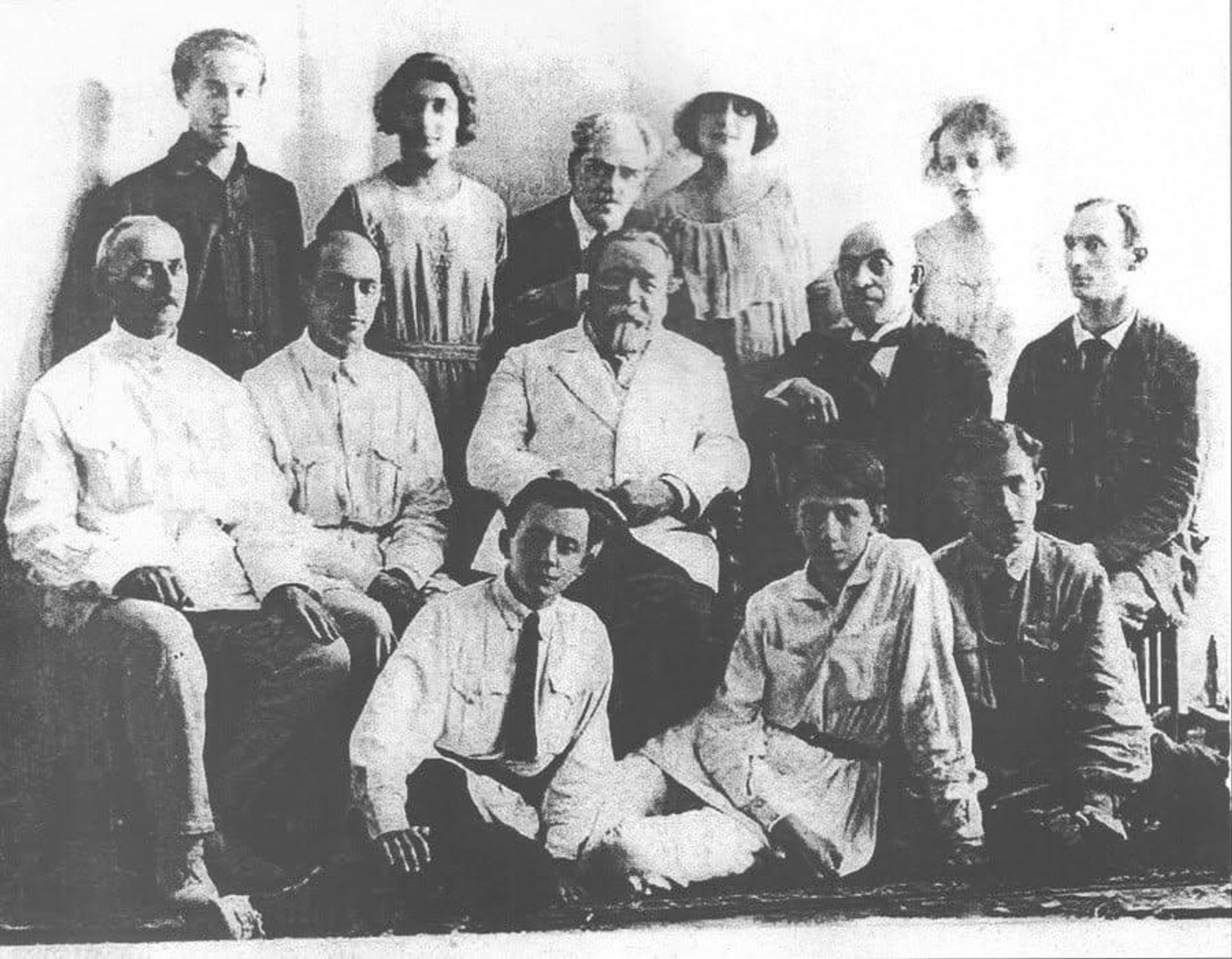 В Тифлисе, 1924 г. В центре – М. Ипполитов-Иванов. По левую руку от него – З. Палиашвили - Sputnik Грузия, 1920, 28.09.2026