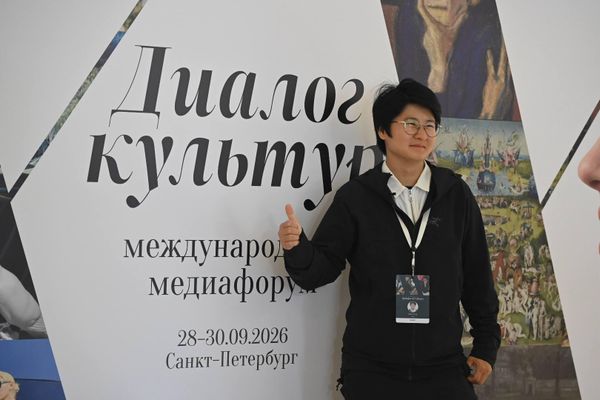 Среди них были журналисты, режиссеры, фотографы, блогеры, медиахудожники, моушн-дизайнеры и специалисты в области искусственного интеллекта. - Sputnik Грузия