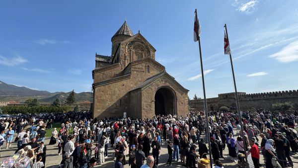 ღვთისმსახურების შემდეგ საზეიმო განწყობა მცხეთის ქუჩებში ინაცვლებს. - Sputnik საქართველო