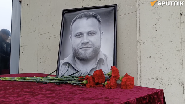 Светлая память коллеге и герою: в Москве открыли памятную доску военкору РИА Новости Ивану Зуеву - Sputnik Грузия