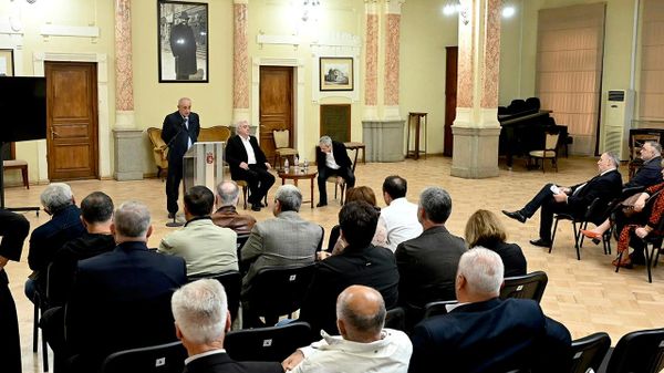 На экспертной встрече в Тбилиси обсудили будущее развития Грузии - видео - Sputnik Грузия