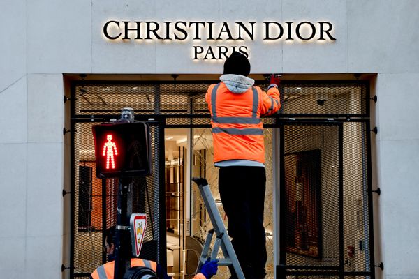ახალგაზრდებმა  Chrisian Dior -ის მაღაზია დაარბიეს. - Sputnik საქართველო