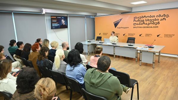 В столице Грузии состоялся очередной модуль просветительской программы SputnikPro. Мастер-класс был посвящен специфике использования нейросетей при создании изображений и графики - Sputnik Грузия