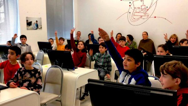 Цифровизация образования: как новые технологии меняют школы Грузии - видео - Sputnik Грузия