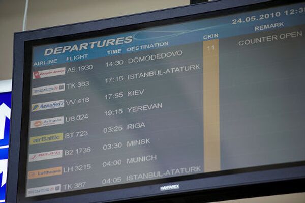 Объявляется регистрация на прямой рейс Тбилиси-Москва. Такое объявление в тбилисском аэропорту сегодня редкость... - Sputnik Грузия