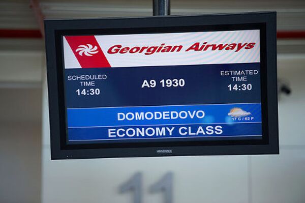 Airzena, получившая разрешение от министерства транспорта РФ на прямые чартерные рейсы Тбилиси-Москва-Тбилиси, также осуществит полеты 26, 27, 29 и 31 мая, 2, 3, 6, 9, 28 и 30 июня, и 1 июля 2010 года. - Sputnik Грузия