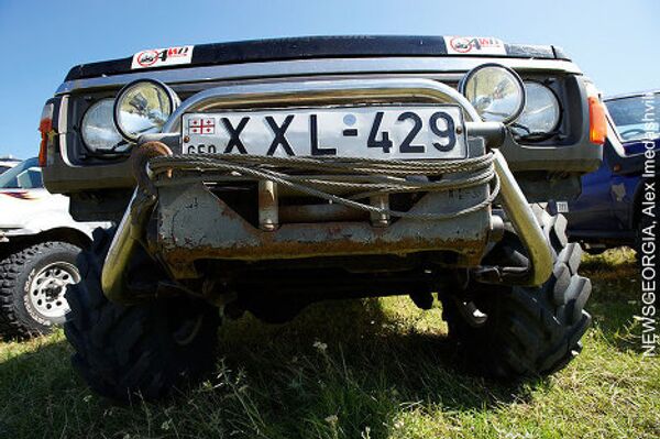 В Тбилиси в рамках Недели экстремальных видов спорта Extreme week-2010 прошли соревнования среди профессионалов и любителей в категории offroad. В испытании на прочность приняли участие десятки экипажей, на автомашинах разных марок. В Тбилиси в рамках Недели экстремальных видов спорта Extreme week-2010 прошли соревнования среди профессионалов и любителей в категории offroad. В испытании на прочность приняли участие десятки экипажей, на автомашинах разных марок. - Sputnik Грузия