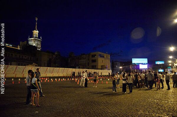 В Тбилиси на площади Роз в рамках Недели памяти вечером 11 августа прошла акция в память о погибших в августе 2008 года, которую провели студенты тбилисских вузов по инициативе учащихся Тбилисского государственного университета.  - Sputnik Грузия