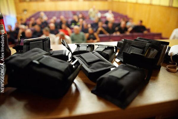 В рамках программы 21 детектор получила служба чрезвычайных ситуаций мэрии Тбилиси, а 71 детектор - патрульный департамент МВД Грузии. Общая стоимость переданных грузинской стороне детекторов радиации составляет 382 тысячи лари (более 207 тысяч долларов США), сообщили корр. Новости-Грузия в пресс-службе посольства США в Грузии. - Sputnik Грузия