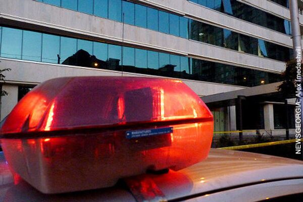 Полиция у здания тбилисской мэрии. - Sputnik Грузия