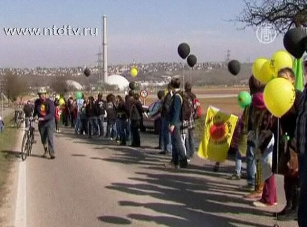 Тем временем в ряде стран Европы прошли митинги против атомных электростанций. На фото - против источников ядерной энергии протестуют жители Германии. - Sputnik Грузия