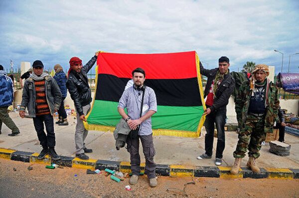Корреспондент телеканала ПИК Темо Кигурадзе побывал в Ливии, в городе Бенгази, который стал оплотом для противников Муамара Каддафи... Далее - фоторепортаж и комментарии автора. (http://springator.livejournal.com) - Sputnik Грузия