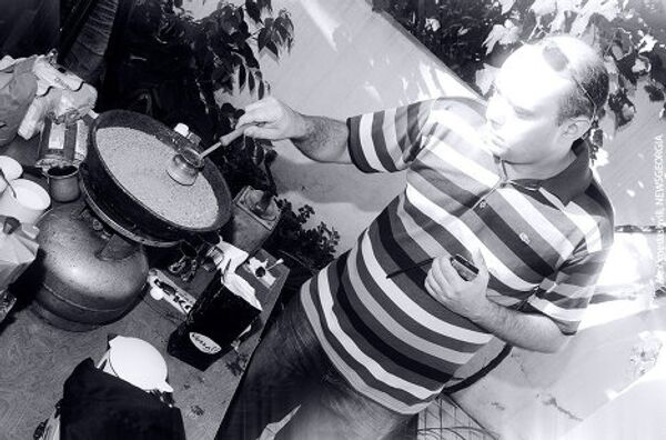 Тем временем процесс приготовления кофе продолжался... Тем временем процесс приготовления кофе продолжался... - Sputnik Грузия