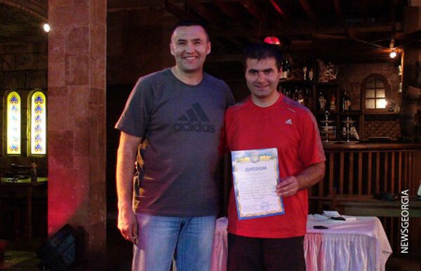 Шота Келдишвили установил мировой рекорд в данном виде упражнения, сказано в дипломе, который был вручен рекордсмену руководством Федерации. - Sputnik Грузия