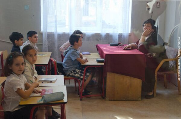 Преподавание второго иностранного языка начнется с седьмого класса, при этом второй иностранный язык школа будет выбирать по своему усмотрению исходя из своих ресурсов. - Sputnik Грузия