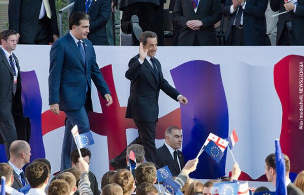 Это - третий визит Саркози в Грузию. Впервые он прибыл в Грузию в августе 2008 года,  в разгар пятидневной российско-грузинской войны,  в ранге главы государства, председательствующего в Евросоюзе, и  выступил посредником при заключении договора из шести пунктов о прекращении огня между Россией и Грузией. Второй  визит президента Саркози в Грузию уже с делегацией ЕС состоялся 8 сентября того же года. Также, как и три года назад, официальный Тбилиси возлагает большие надежны на визит президента Франции. - Sputnik Грузия