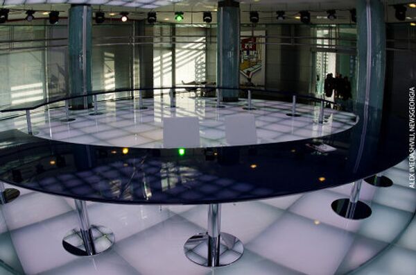 На фото - конференц-зал в бизнес-центре, где 1 ноября прошла первая пресс-конференция Бидзины Иванишвили. - Sputnik Грузия