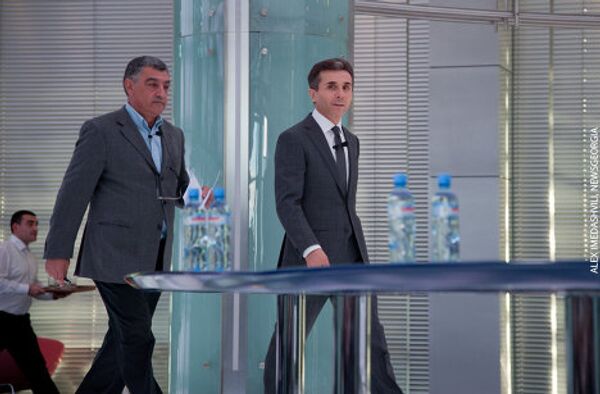 Миллиардер Бидзина Иванишвили 1 ноября провел свою первую пресс-конференцию, которая получила неоднозначные оценки, и вызвала недовольство со стороны ряда журналистов и представителей общественности. Миллиардер Бидзина Иванишвили 1 ноября провел свою первую пресс-конференцию, которая получила неоднозначные оценки, и вызвала недовольство со стороны ряда журналистов и представителей общественности. - Sputnik Грузия