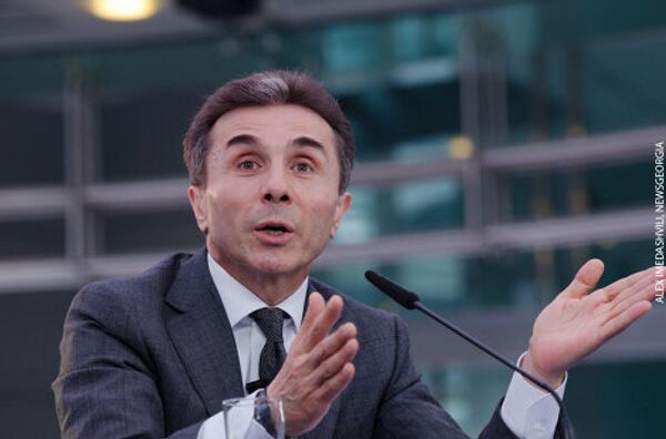 После прихода к власти, в чем Иванишвили не сомневается, он пообещал сразу начать улучшение отношений с Россией. Но в то же время не забыл отметить, что Грузия сохранит прозападный курс. Эксперты считают, что Иванишвили подготовился к своей первой встрече с прессой, хоть поначалу и нервничал. После прихода к власти, в чем Иванишвили не сомневается, он пообещал сразу начать улучшение отношений с Россией. Но в то же время не забыл отметить, что Грузия сохранит прозападный курс. Эксперты считают, что Иванишвили подготовился к своей первой встрече с прессой, хоть поначалу и нервничал. - Sputnik Грузия