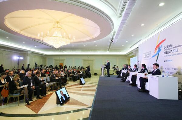 В форуме принимают участие свыше 250 представителей масс-медиа из стран СНГ, Балтии и Грузии, в том числе руководители СМИ и ведущие топ-менеджеры медиаиндустрии постсоветского пространства, блогеры, эксперты, аналитики. - Sputnik Грузия