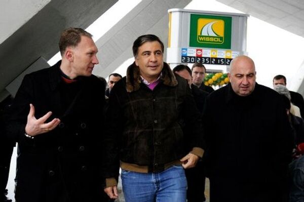 Саакашвили осматривает новые мульфифункциональные комплексы, построенные у тоннеля. - Sputnik Грузия