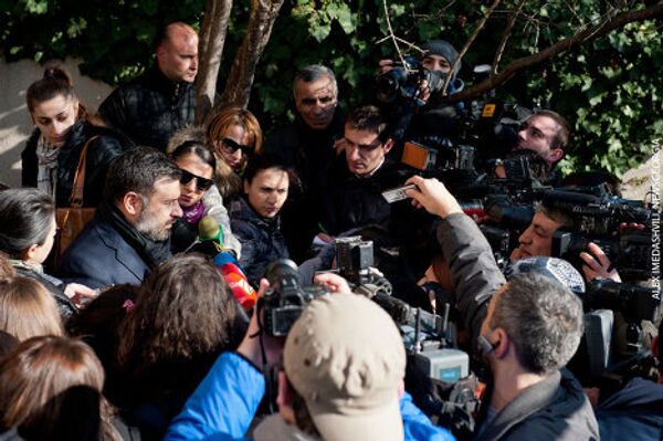 В ответ Кицмаришвили заявил о растратах денежных средств - в частности по его словам речь идет о растрате 2,5 млн долларов, неэффективной работе дирекции телеканала, и других претензиях. - Sputnik Грузия