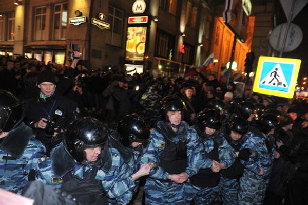К месту акций стянуто большое количество полиции и служащих внутренних войск, и ОМОНа. - Sputnik Грузия