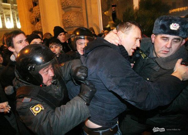 Задержание блогера Алексея Навального. Суд за неподчинение полиции дал ему 15 суток ареста. - Sputnik Грузия