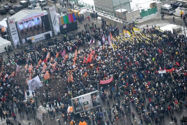 Сцена, которую установили на проспекте Сахарова, была лучше и больше чем в ходе недавнего митинга российской оппозиции на Болотной площади. Как было заявлено, это благодаря тому, что среди граждан было собрано около 3 млн рублей на организацию мероприятия. - Sputnik Грузия
