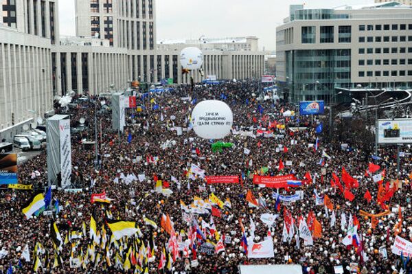 Десятки тысяч митингующих на проспекте Сахарова. - Sputnik Грузия