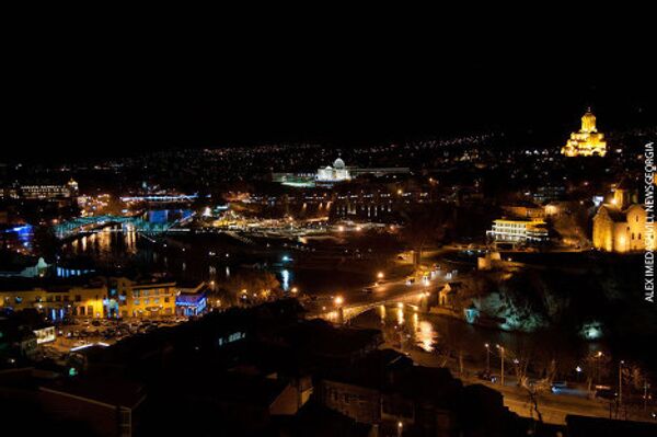 Тбилиси в ожидании Нового года. Город украшен разноцветными огнями и праздничной иллюминацией. - Sputnik Грузия
