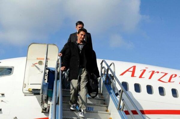 Президент Грузии Михаил Саакашвили и премьер-министр Турции Таип Реджеп Эрдоган 13 января в Стамбуле встретили самолет грузинской авиакомпании Аирзена, который доставил из Кении 15 грузинских и трех турецких моряков, освобожденных из пиратского плена в Сомали. - Sputnik Грузия