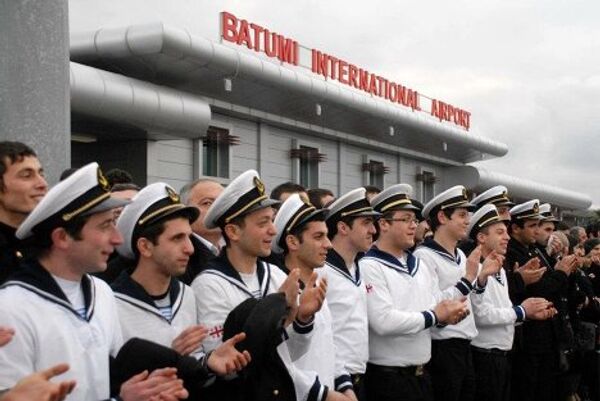 Торжественная встреча освобожденных моряков в Батуми. - Sputnik Грузия
