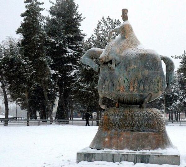 На фото - недавно открытый в Местиа памятник царице Тамар. - Sputnik Грузия