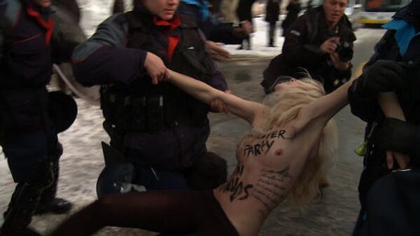 Задержание участниц акции FEMEN в Давосе. - Sputnik Грузия