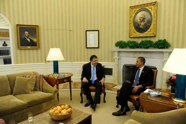 Президент США Барак Обама впервые за время своего президентства принял в Белом доме в Вашингтоне главу Грузинского государства Михаила Саакашвили. Встреча лидеров двух стран 30 января длилась более часа. - Sputnik Грузия