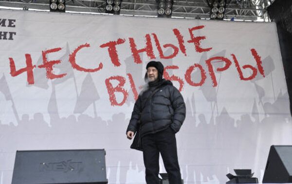 Как в Москве готовились к митингу оппозиции на Болотной площади 4 февраля. Акция собрала около 100 тысяч человек и проходила под главными лозунгами За честные выборы и Ни одного голоса Путину!. - Sputnik Грузия