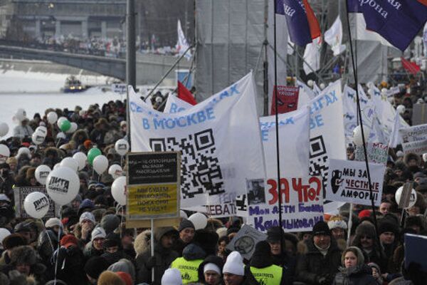 На Болотной площади в Москве 4 февраля прошел многотысячный митинг оппозиции, где его участники приняли резолюцию с требованиями к власти. Следующий митинг в Москве запланирован на 26 февраля. - Sputnik Грузия
