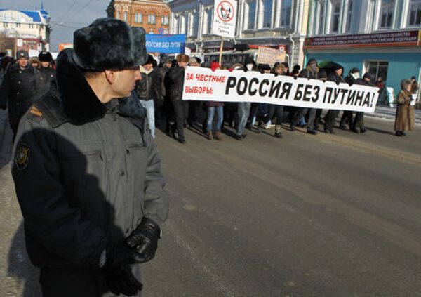 Участники митинга За честные выборы идут по проспекту Ленина в Томске. - Sputnik Грузия