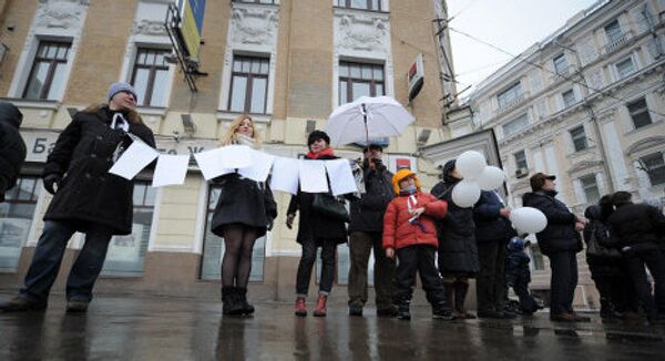 Участники акции Белый круг выстраиваются в Живую цепь на Садовом кольце в Москве. - Sputnik Грузия