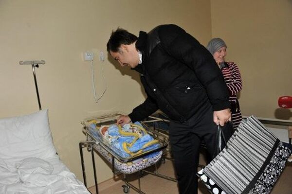 Президент Грузии Михаил Саакашвили открыл новую многопрофильную больницу в райцентре Ахметского района, в регионе Кахети (Восточная Грузия). - Sputnik Грузия