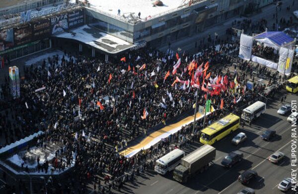 В субботу 10 марта в Москве на Новом Арбате прошла вторая уже по счету после российских выборов акция протеста оппозиции За честные выборы. Участвовало в ней по разным данным, от 10 до 25 тысяч человек. Лозунги протестующих были прежними - отмена итогов выборов и новая власть в стране. - Sputnik Грузия
