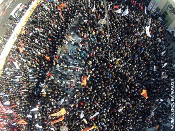 В субботу 10 марта в Москве на Новом Арбате прошла вторая уже по счету после российских выборов акция протеста оппозиции За честные выборы. Участвовало в ней по разным данным, от 10 до 25 тысяч человек. Лозунги протестующих были прежними - отмена итогов выборов и новая власть в стране. - Sputnik Грузия